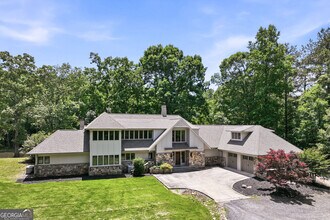 Building Photo - 3735 Smithtown Rd