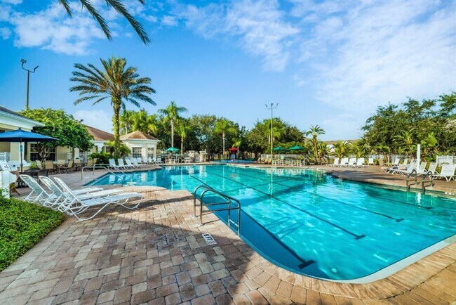 Building Photo - 8121 Fan Palm Way