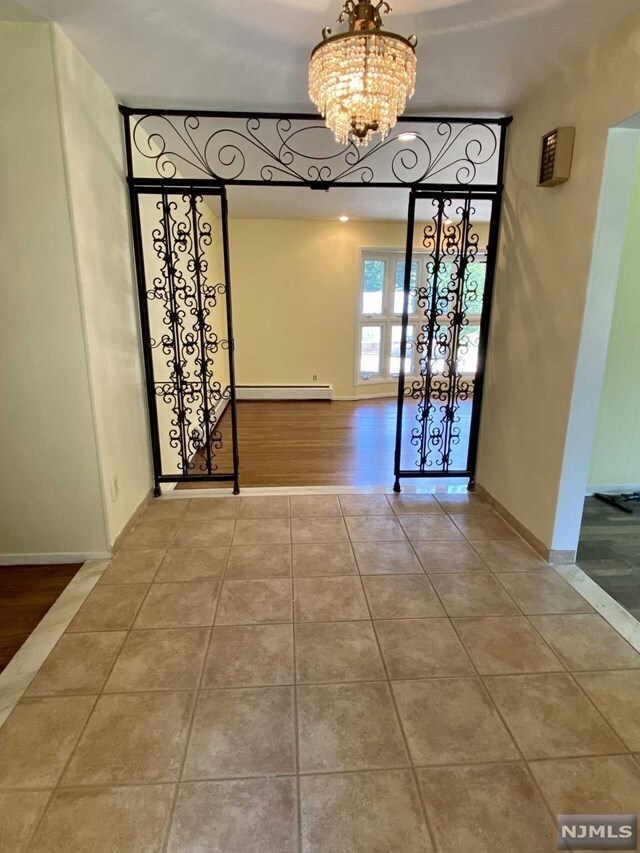 Building Photo - 255 Alpine Dr