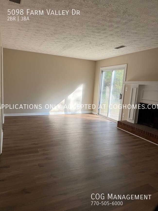 Building Photo - 5098 Farm Valley Dr NE