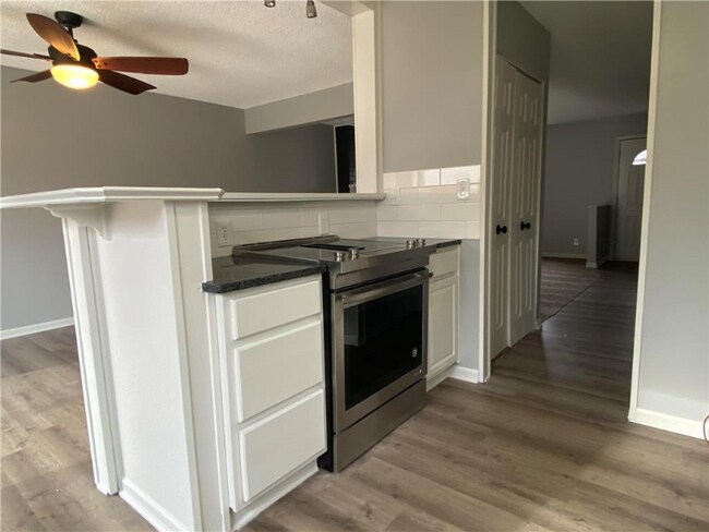 Building Photo - 10211 W 96th Terrace