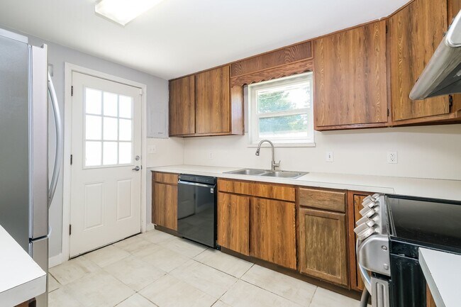 Building Photo - Comfort and Convenience Meet in This Burien Gem