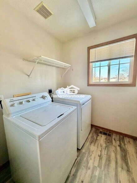 Building Photo - 3002 SE Grant St