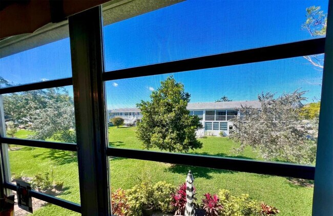 Building Photo - 39 Harwood B