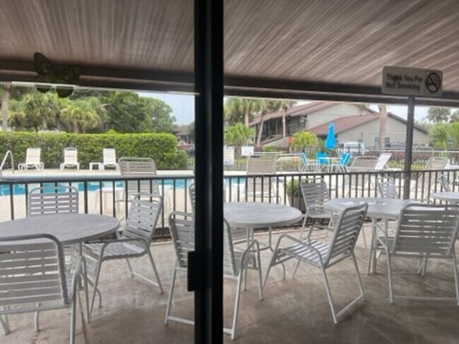 Building Photo - 2BR + DEN/2BA and Carport