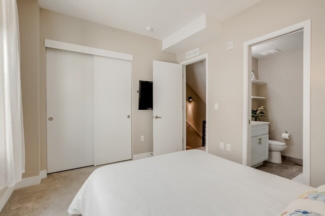 Building Photo - 2426 Welton St