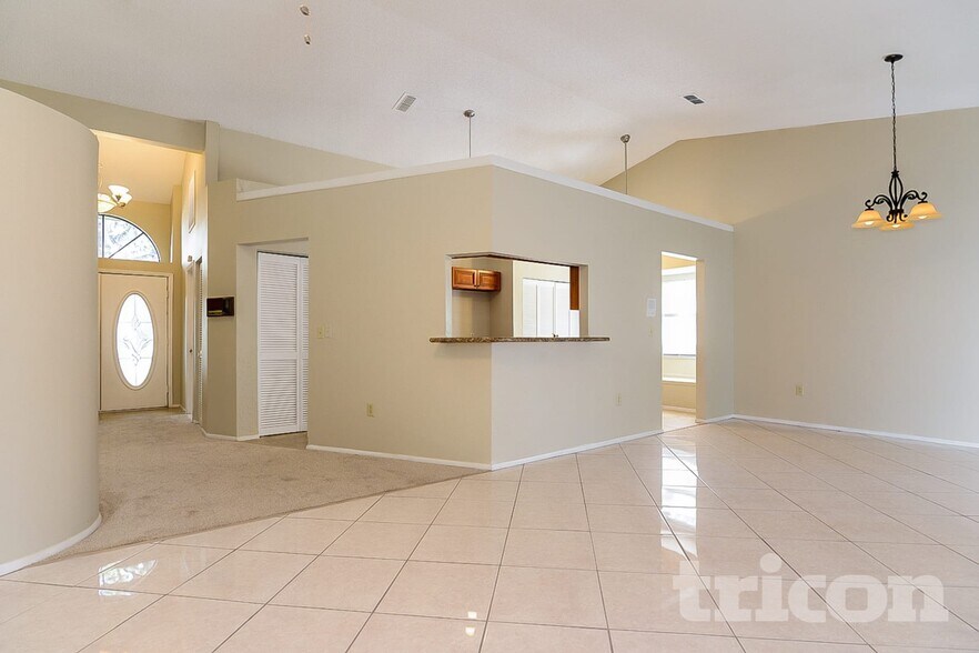 Building Photo - 8111 Hathaway Dr