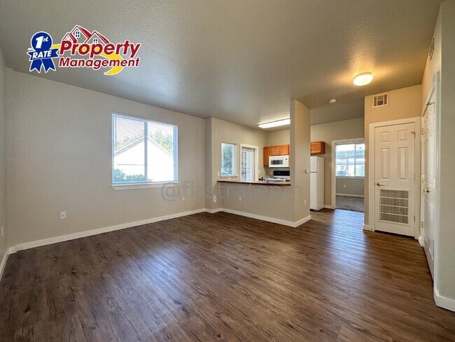 Building Photo - 272 W Mallard Dr