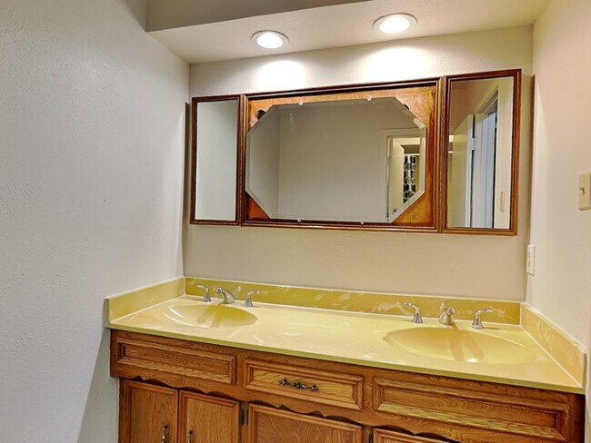 Building Photo - 10114 Branwood Ln