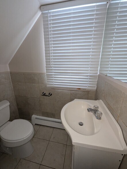 Building Photo - 633 Orange St