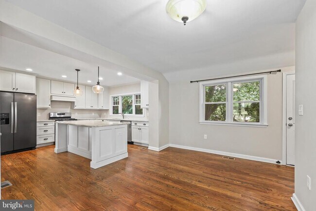 Building Photo - 2722 Woodley Pl