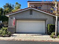 Building Photo - Beautiful Home near Schools & Shopping