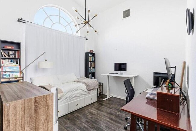 Building Photo - 9507 Lake Serena Dr