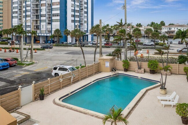 Building Photo - 1401 S Ocean Dr