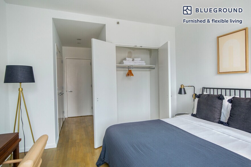 Building Photo - 635 W 42nd St