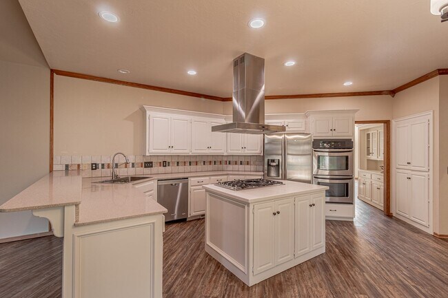 Building Photo - Beautiful 4-Bedroom, 3-Bath Home with 3-Ca...