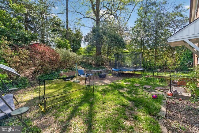 Building Photo - 7215 Rollingwood Dr