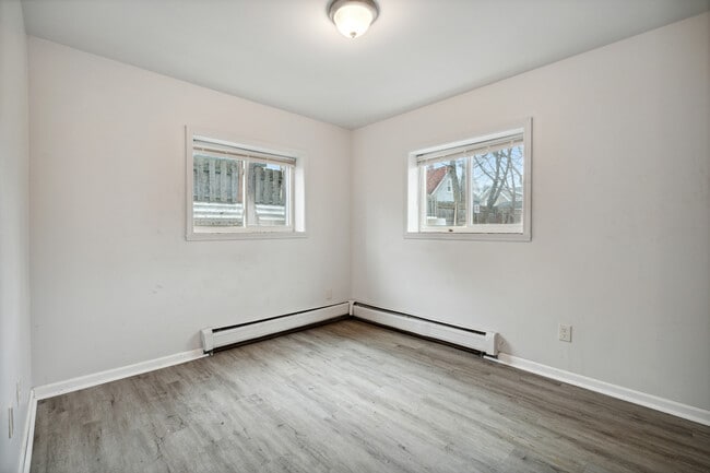 28-Grea-Properties-WindowStill-30 (1) - Jolly Flatz