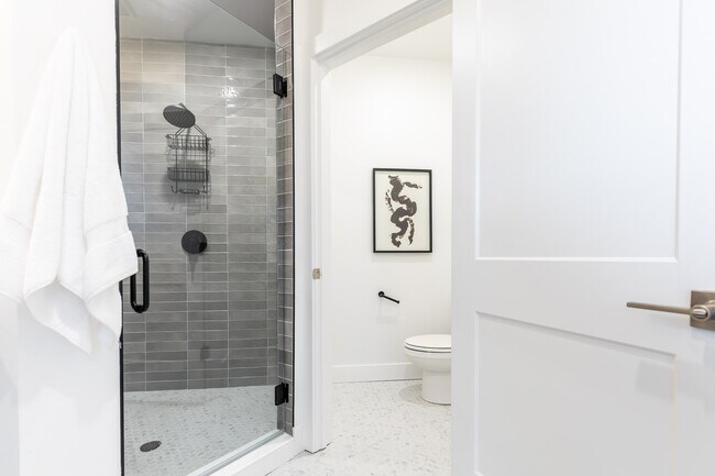 Building Photo - 617 Manhattan Blvd