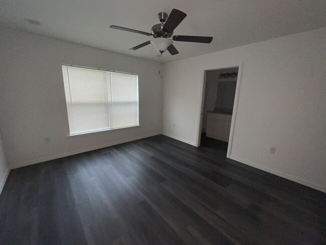 Building Photo - 9 Maple Dr