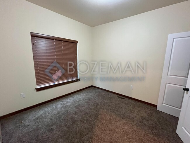 Building Photo - 2605 Meriwether Dr S