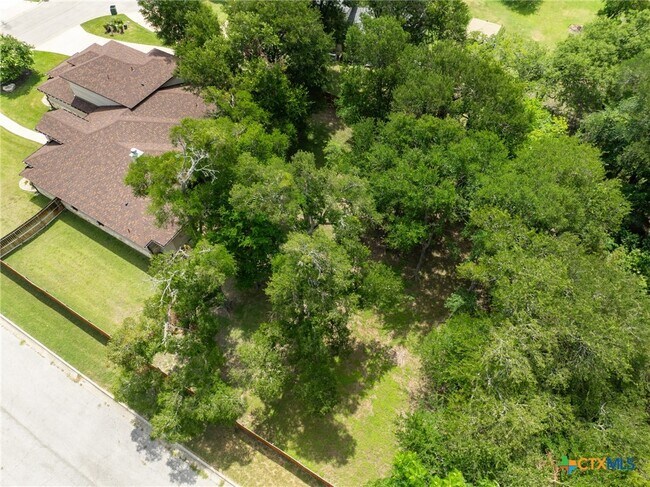 Building Photo - 1010 Woodland Bend Cir
