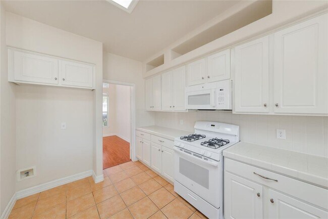 Building Photo - 2403 Branum Dr