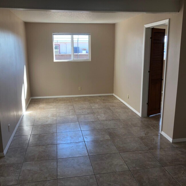 Building Photo - 5800 Bobwhite Ave