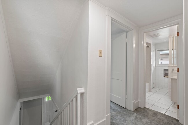 Building Photo - AVAILABLE NOW! Don't miss this amazing 3-bedroom with a RIVERFRONT view in Brackenridge!