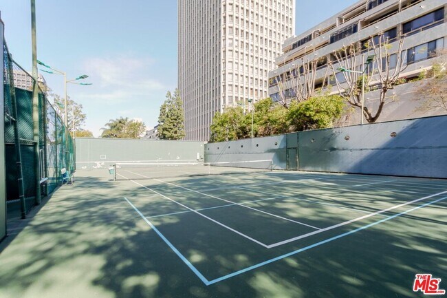 Building Photo - 800 W 1st St