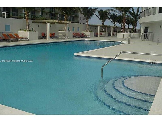 Building Photo - 1750 N Bayshore Dr