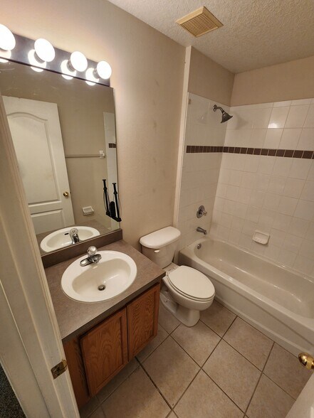 Building Photo - 2792 Boardwalk Way