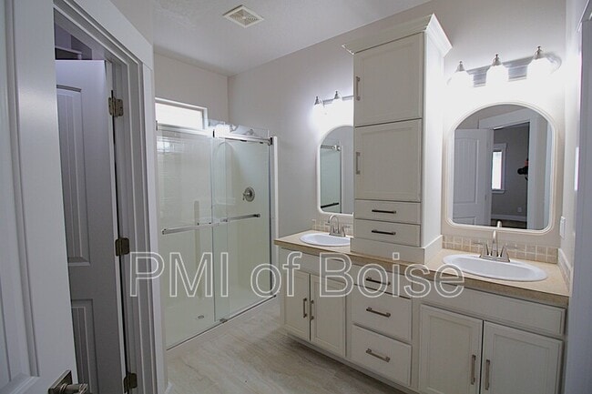 Building Photo - 2271 E Powder River St