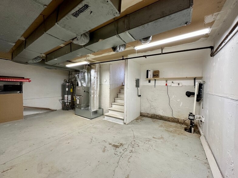 Laundry Hook Ups in Basement - 1055 Tomahawk Trl