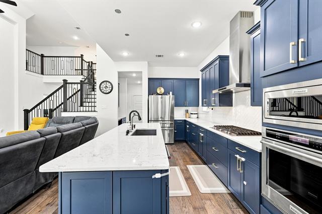 Building Photo - 1717 Canals Dr
