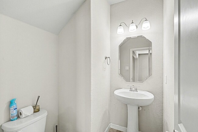 Building Photo - 613 Dunster Ln