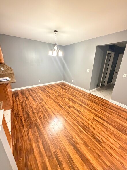 Building Photo - 5647 Hampshire Ln