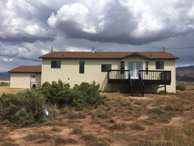 Building Photo - Spacious Cedar City Home with Scenic Mount...