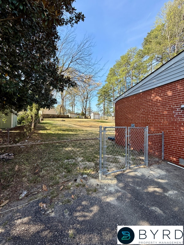 Building Photo - 9023 Farmington Dr