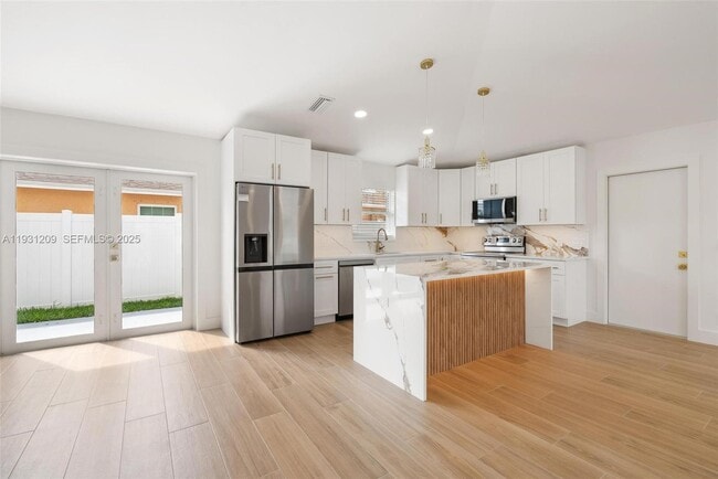 Building Photo - 102 SW 13th Ave