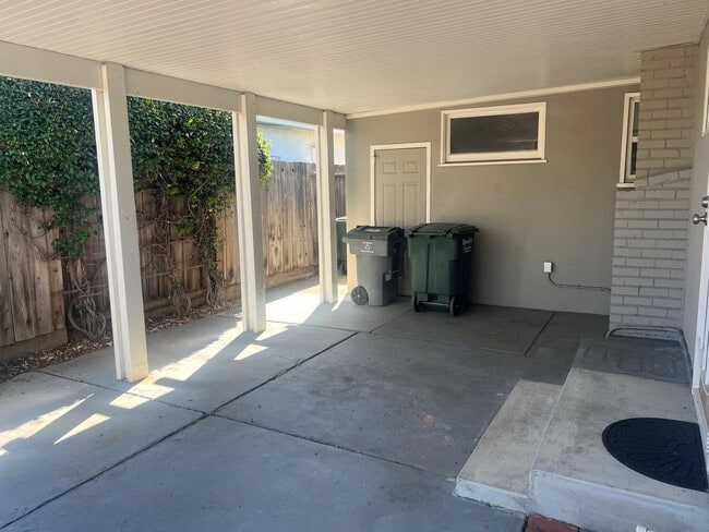 Building Photo - 880 San Mateo Ct