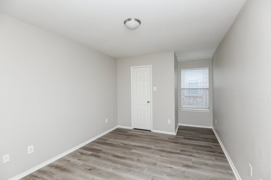 Building Photo - 1205 Artesia Dr