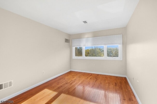 Building Photo - 41 Mt Kemble Ave