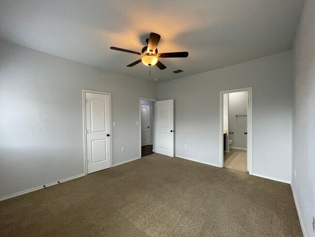 Building Photo - Townhome for rent