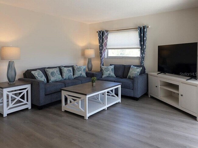 Building Photo - 400 Base Ave E Cmn