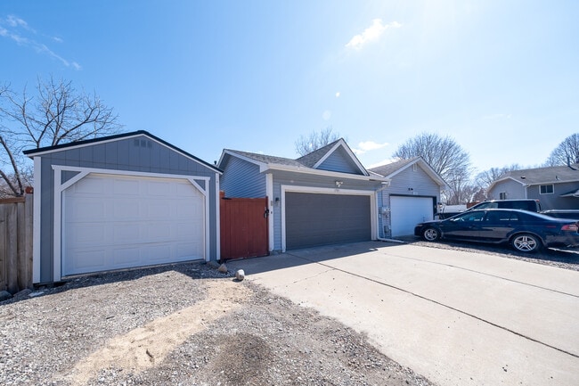 Building Photo - 1705 Slater Ln