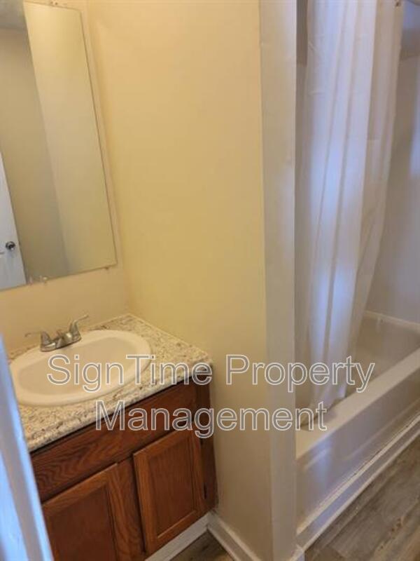 Building Photo - 42 E Washington St