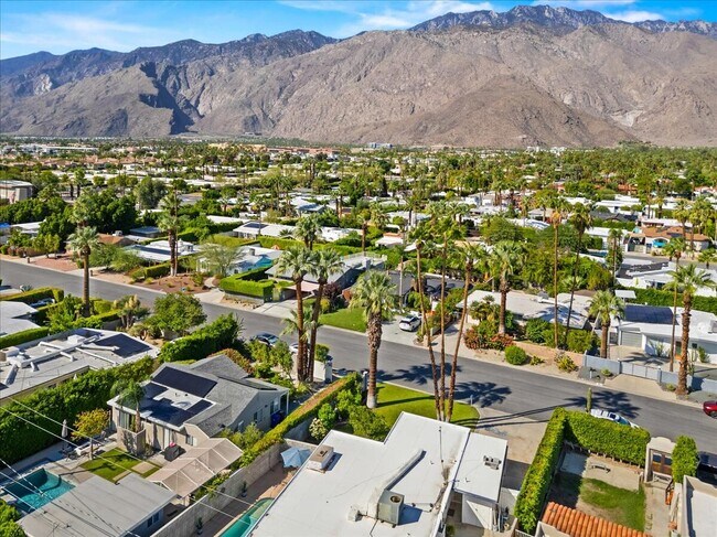 Building Photo - 572 N Calle Marcus