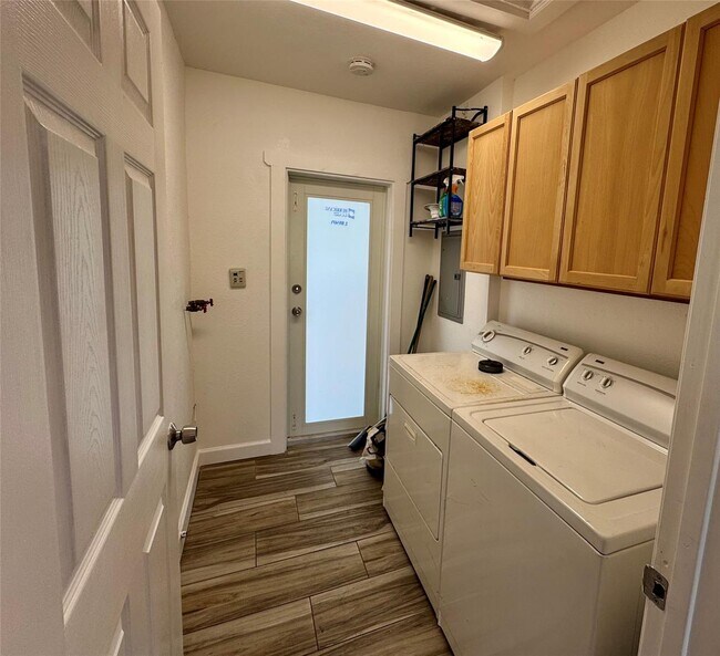 Building Photo - $2,950MONTHLY;3120 SW 35TH AVE WEST PARK, ...