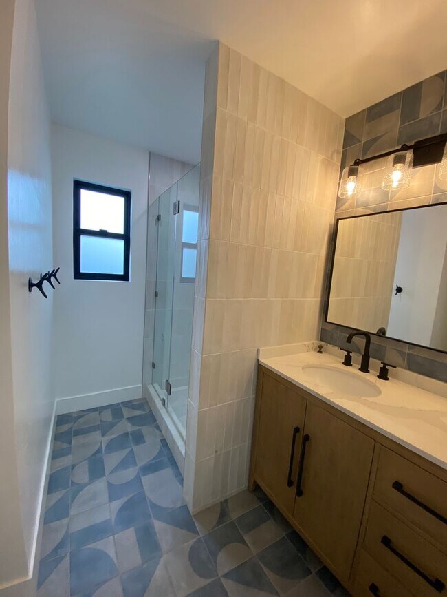 Building Photo - 4 Bedroom 3 Bath + Office / 5th Bedroom Ho...